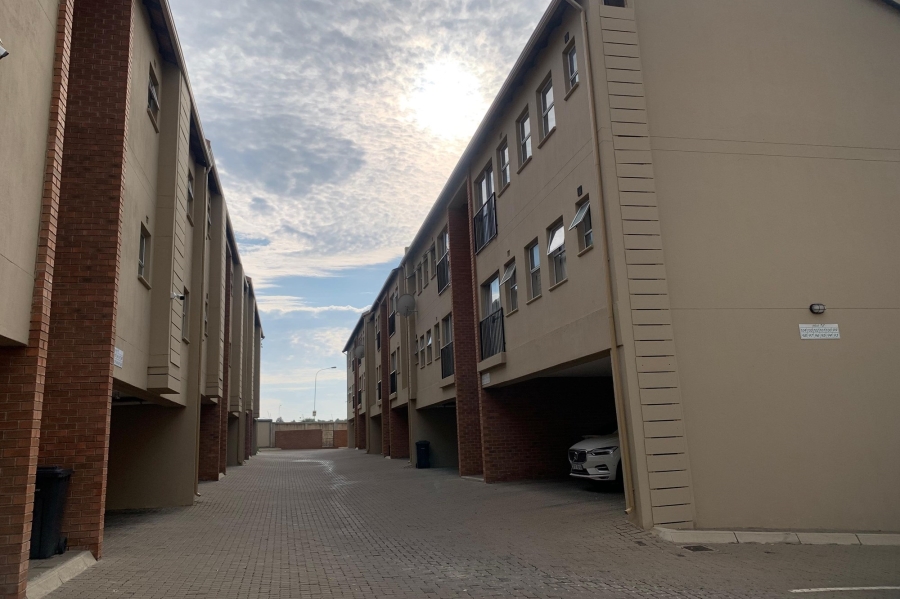2 Bedroom Property for Sale in Kosmosdal Gauteng