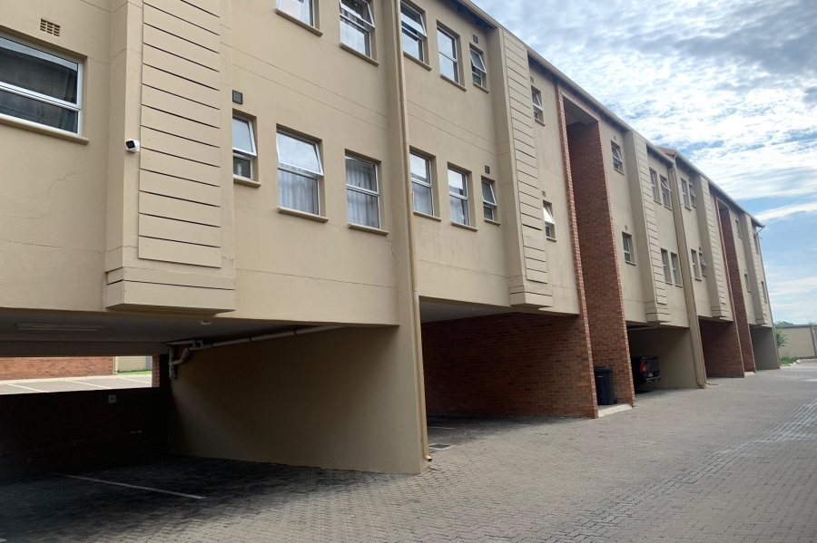 2 Bedroom Property for Sale in Kosmosdal Gauteng