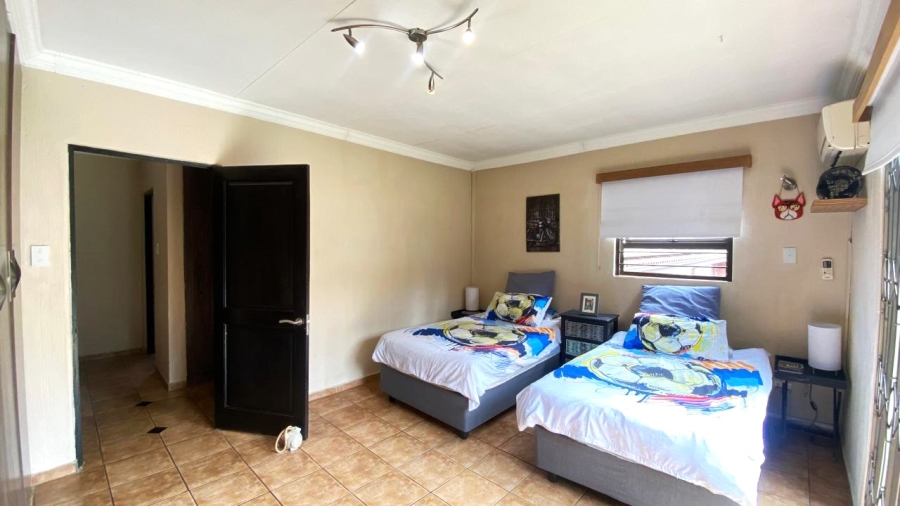 3 Bedroom Property for Sale in Faerie Glen Gauteng