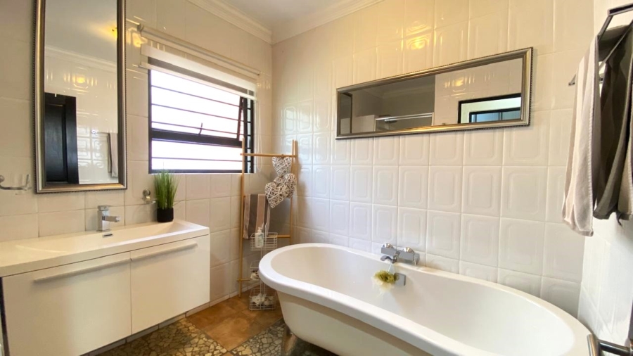 3 Bedroom Property for Sale in Faerie Glen Gauteng