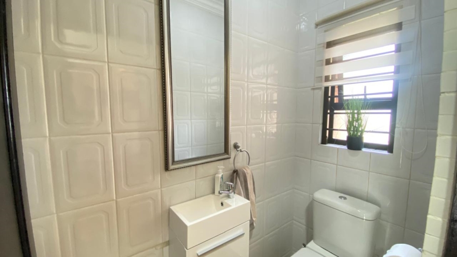3 Bedroom Property for Sale in Faerie Glen Gauteng