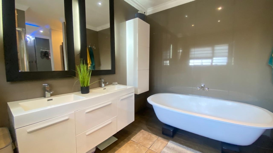 3 Bedroom Property for Sale in Faerie Glen Gauteng