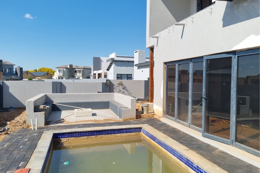 5 Bedroom Property for Sale in Six Fountains Residential Estate Gauteng