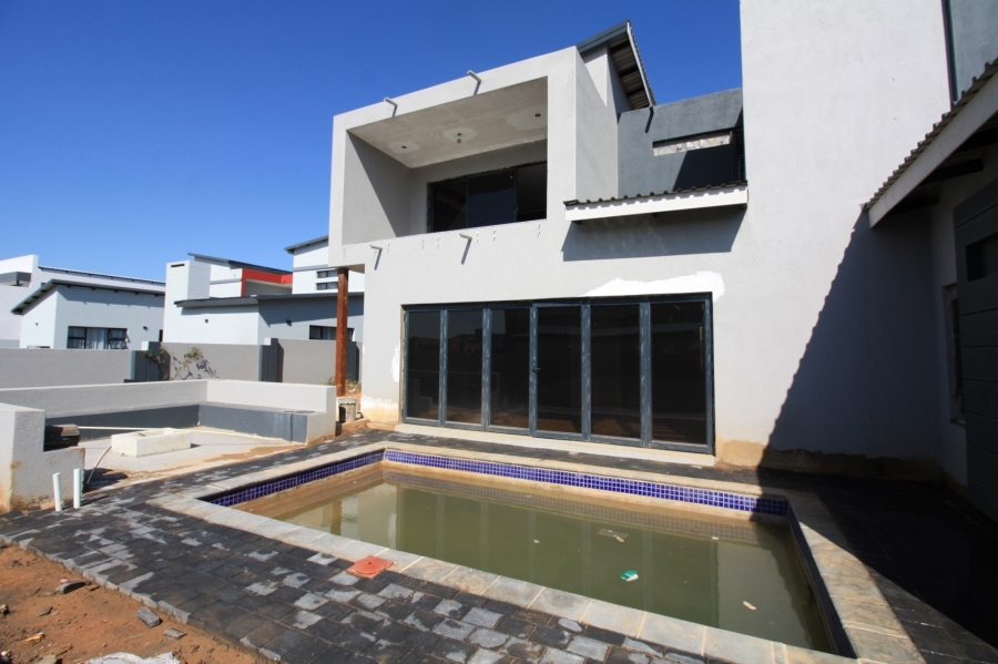 5 Bedroom Property for Sale in Six Fountains Residential Estate Gauteng