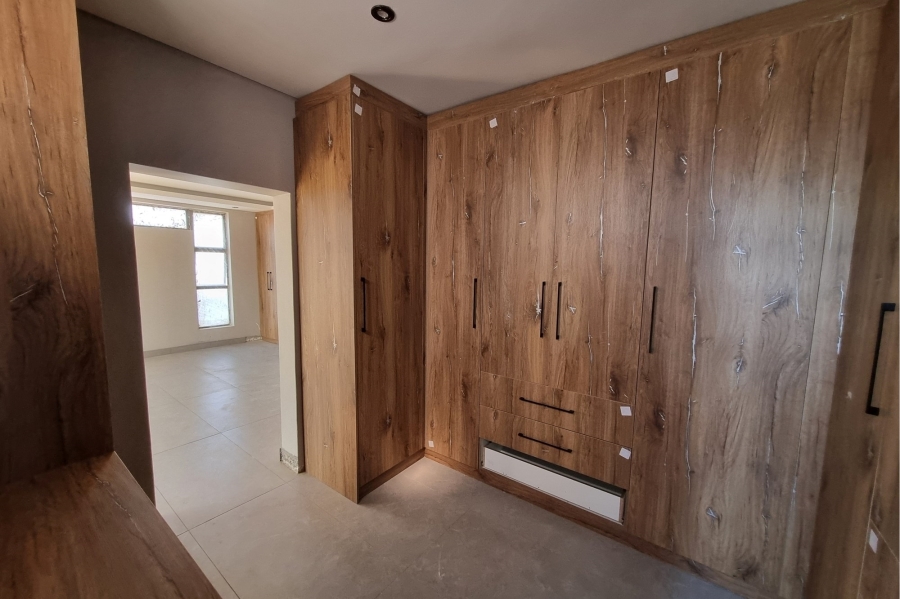 5 Bedroom Property for Sale in Six Fountains Residential Estate Gauteng