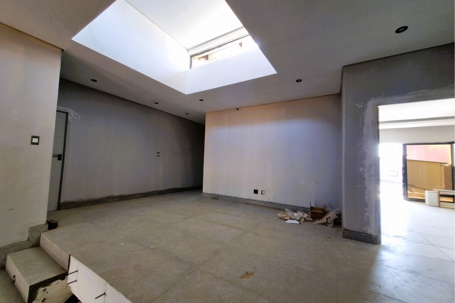 5 Bedroom Property for Sale in Six Fountains Residential Estate Gauteng
