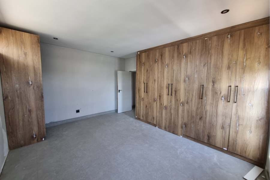 5 Bedroom Property for Sale in Six Fountains Residential Estate Gauteng