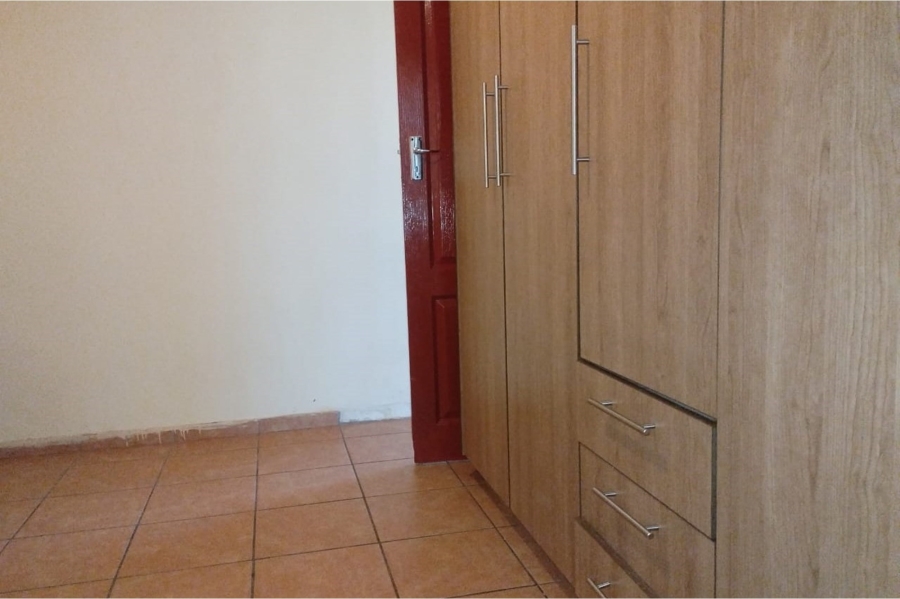 2 Bedroom Property for Sale in Moletsane Gauteng