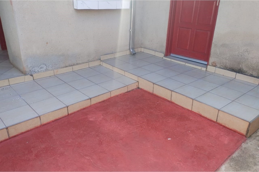 2 Bedroom Property for Sale in Moletsane Gauteng