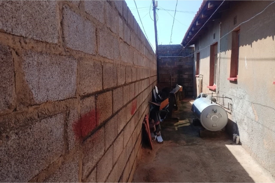 2 Bedroom Property for Sale in Moletsane Gauteng