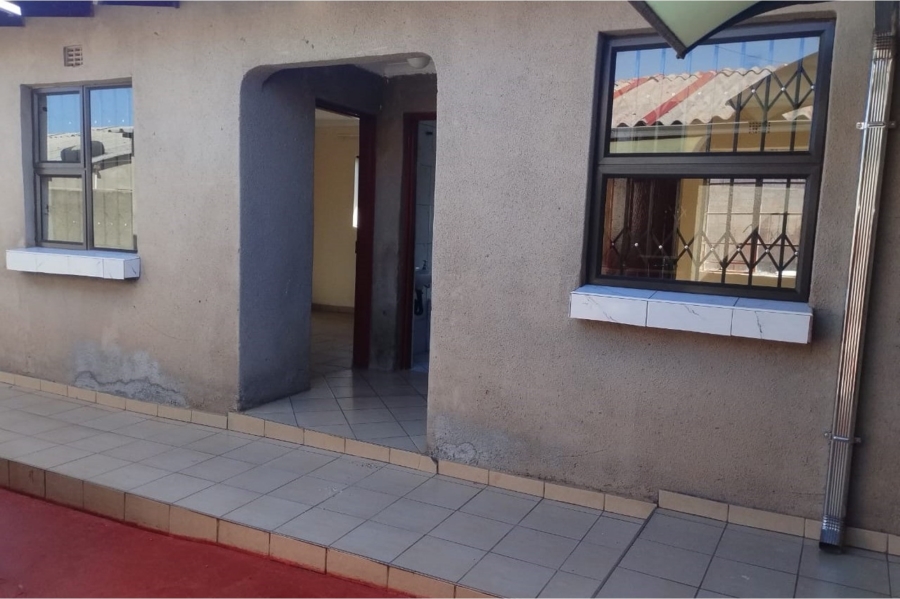2 Bedroom Property for Sale in Moletsane Gauteng