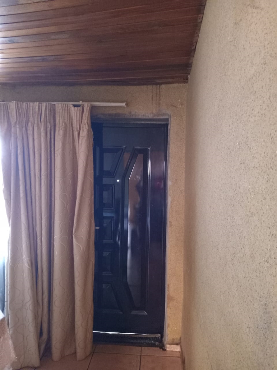 To Let 2 Bedroom Property for Rent in Zola Gauteng