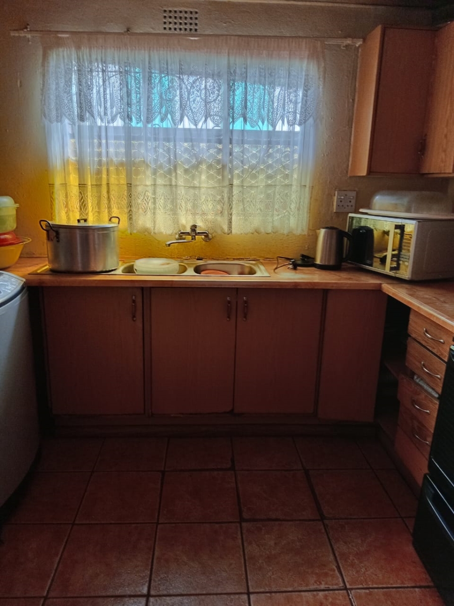 To Let 2 Bedroom Property for Rent in Zola Gauteng