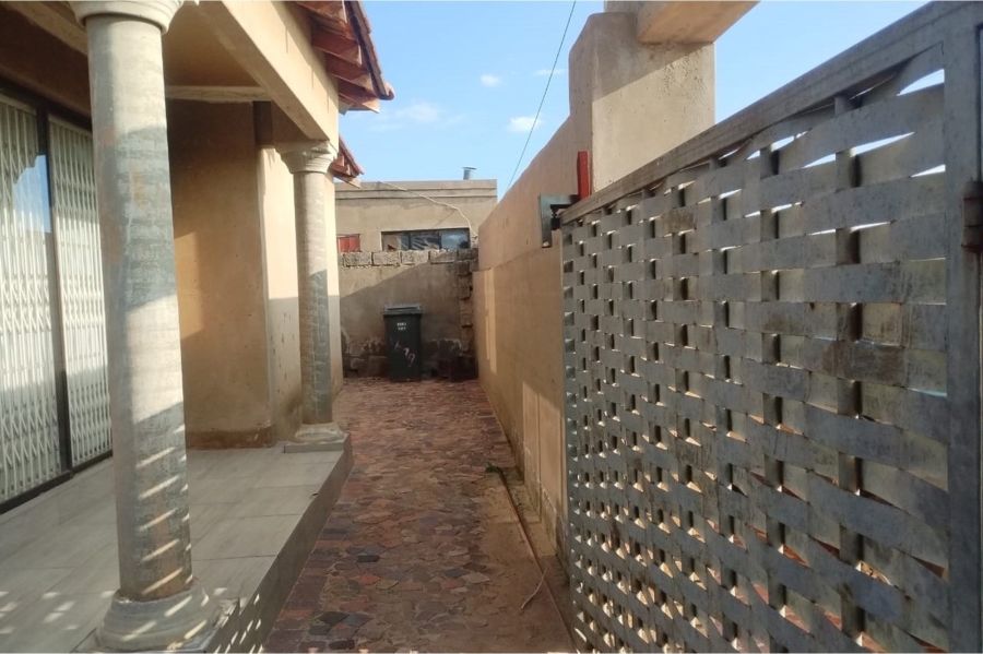 2 Bedroom Property for Sale in Bram Fischerville Gauteng