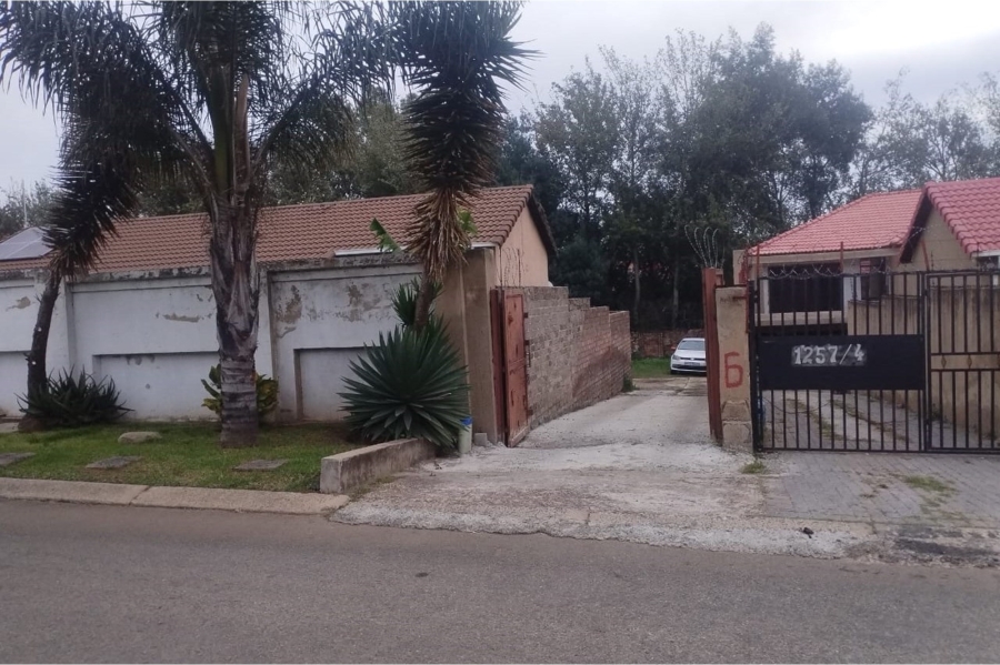 To Let 3 Bedroom Property for Rent in Ormonde Gauteng