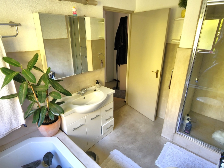 To Let 3 Bedroom Property for Rent in Woodhill Estate Gauteng