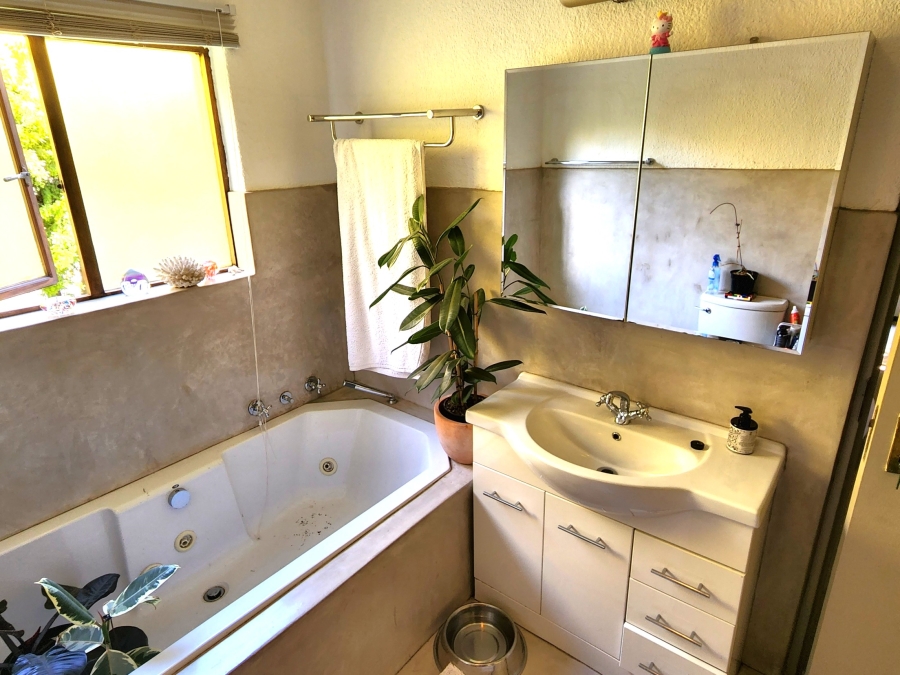 To Let 3 Bedroom Property for Rent in Woodhill Estate Gauteng