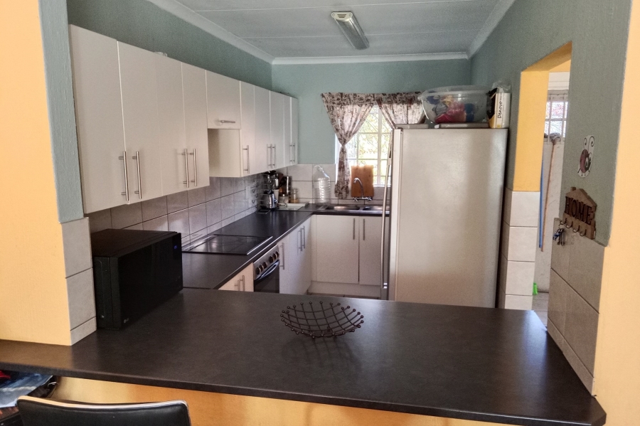 To Let 2 Bedroom Property for Rent in Noordwyk Gauteng