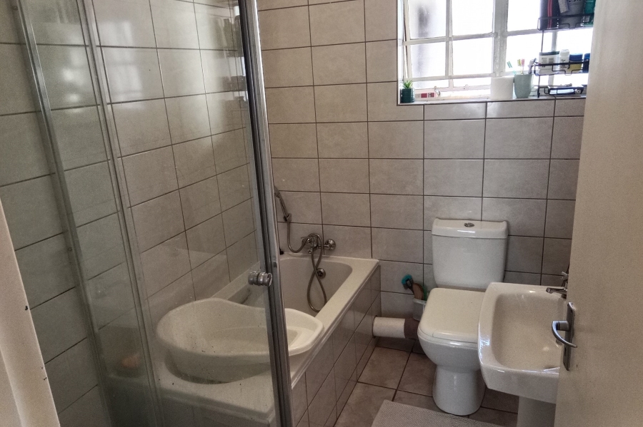 To Let 2 Bedroom Property for Rent in Noordwyk Gauteng
