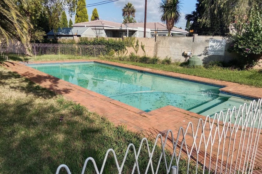 To Let 2 Bedroom Property for Rent in Noordwyk Gauteng