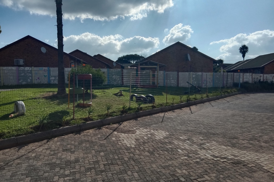 To Let 2 Bedroom Property for Rent in Noordwyk Gauteng