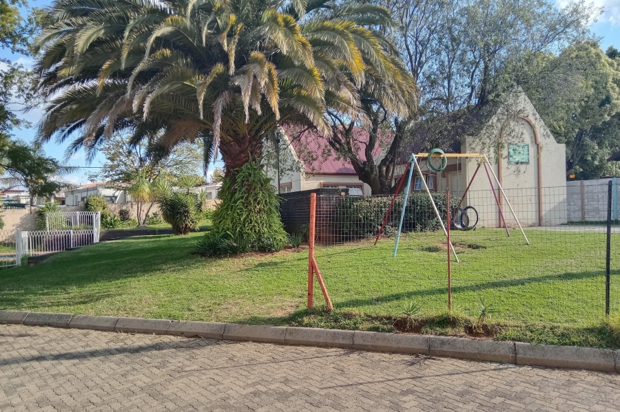 To Let 2 Bedroom Property for Rent in Noordwyk Gauteng