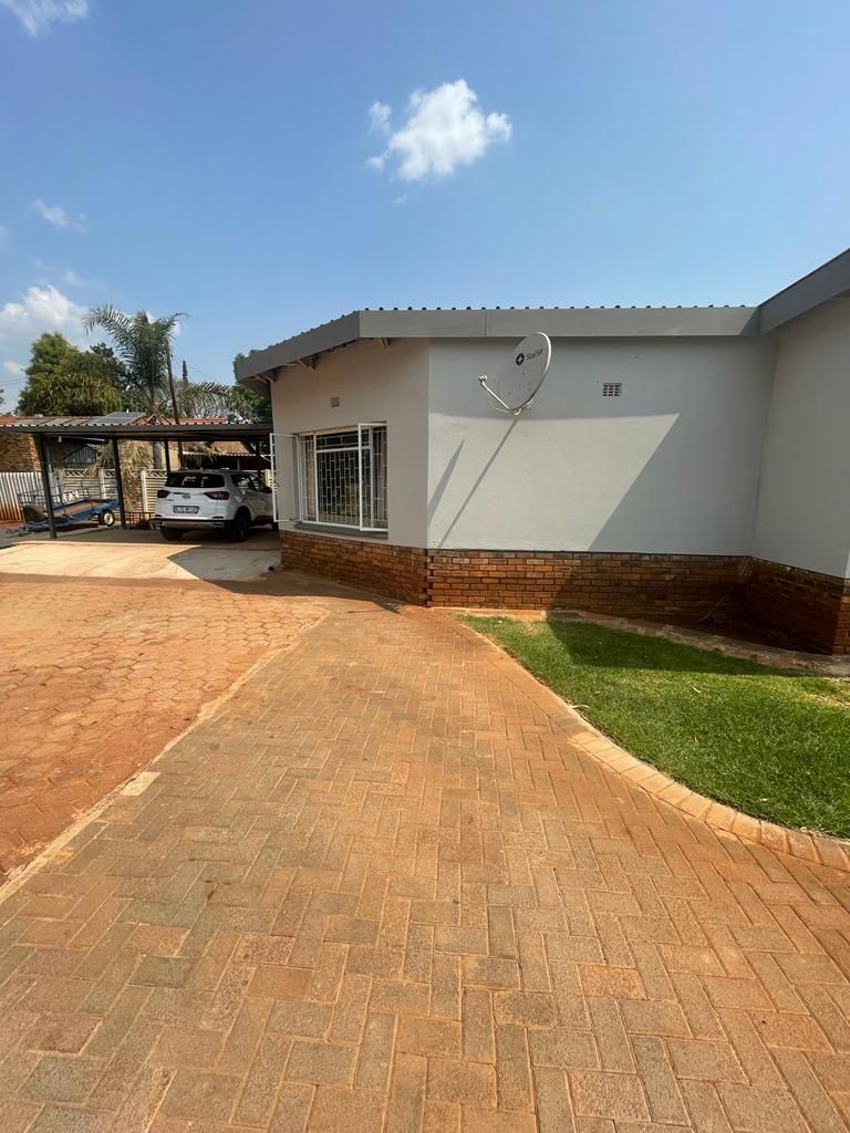 6 Bedroom Property for Sale in Pretoria North Gauteng