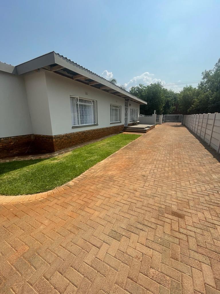 6 Bedroom Property for Sale in Pretoria North Gauteng