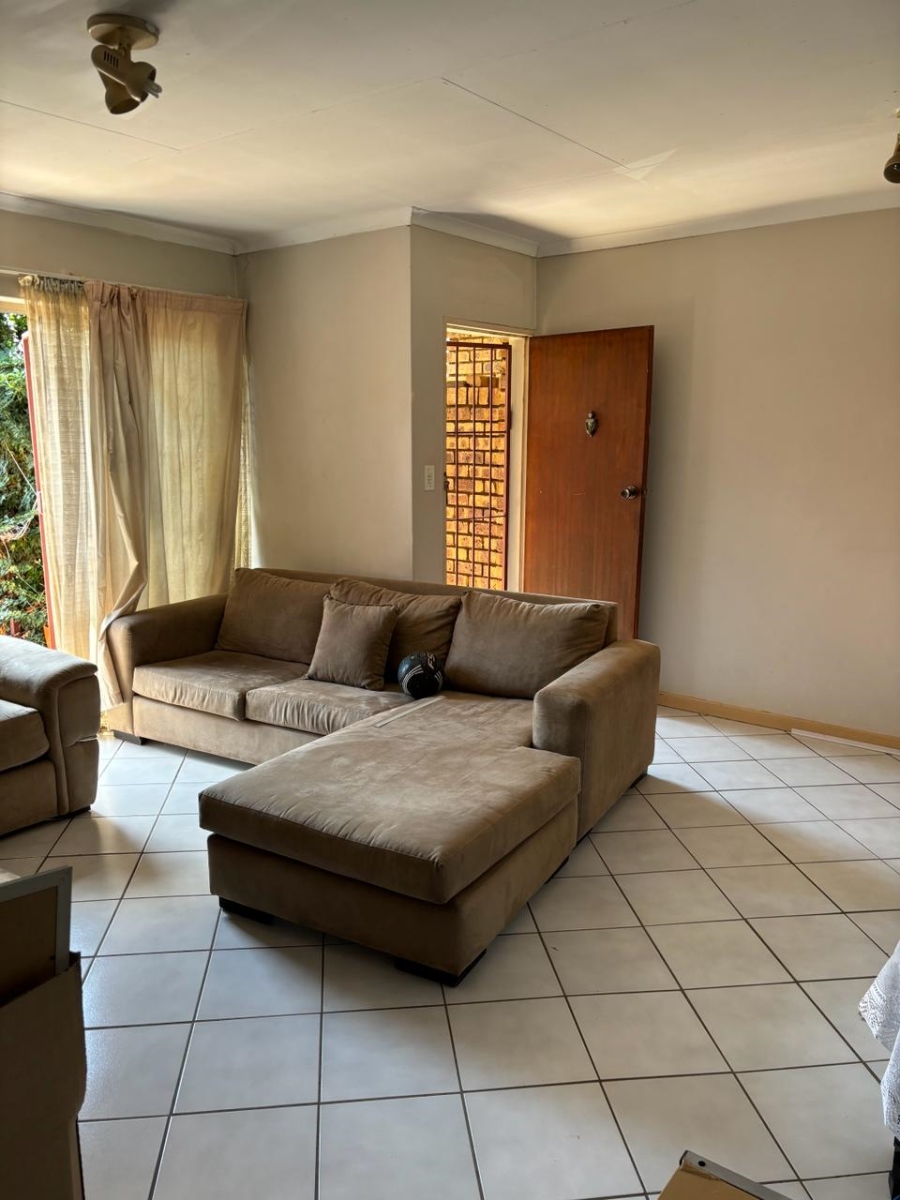 To Let 2 Bedroom Property for Rent in Faerie Glen Gauteng