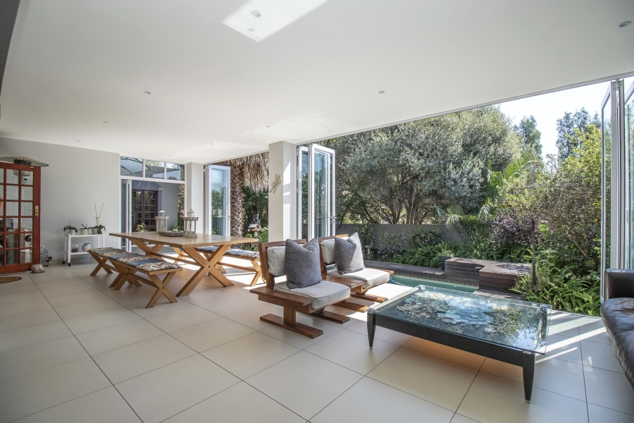 4 Bedroom Property for Sale in Hurlingham Manor Gauteng