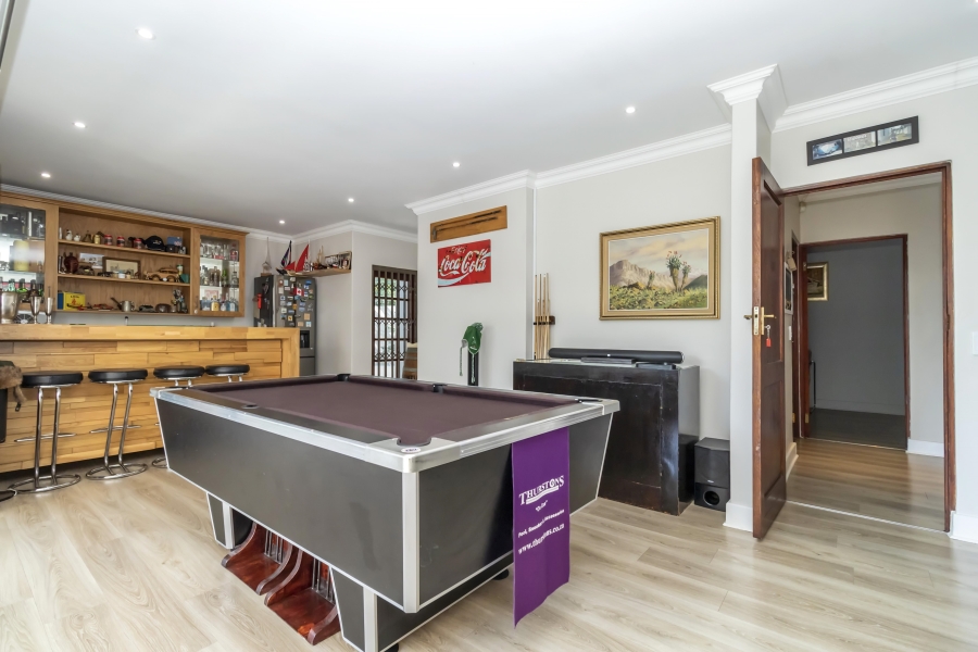 4 Bedroom Property for Sale in Hurlingham Manor Gauteng