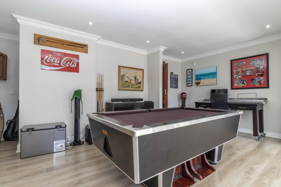 4 Bedroom Property for Sale in Hurlingham Manor Gauteng