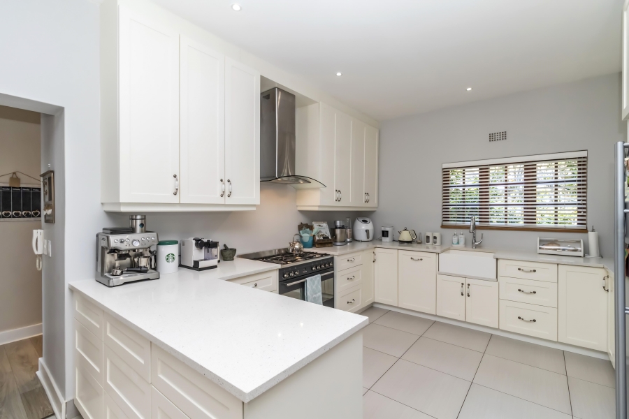 4 Bedroom Property for Sale in Hurlingham Manor Gauteng