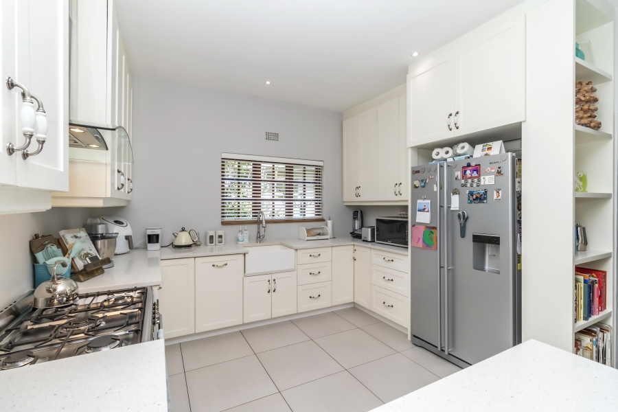 4 Bedroom Property for Sale in Hurlingham Manor Gauteng