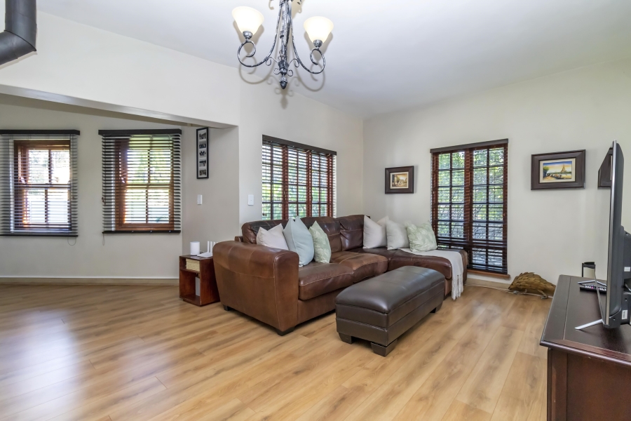 4 Bedroom Property for Sale in Hurlingham Manor Gauteng