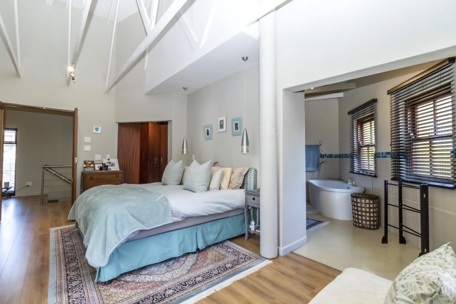 4 Bedroom Property for Sale in Hurlingham Manor Gauteng