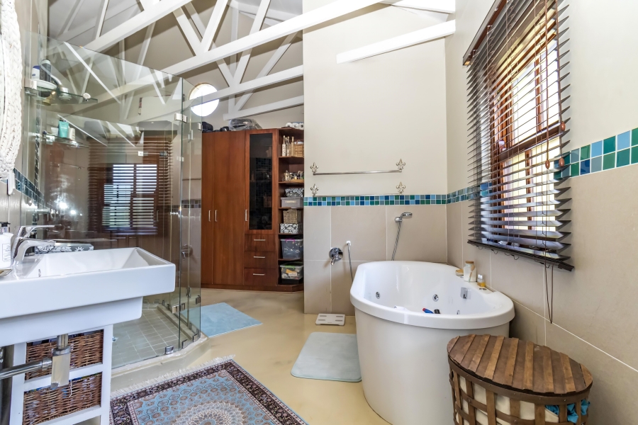 4 Bedroom Property for Sale in Hurlingham Manor Gauteng