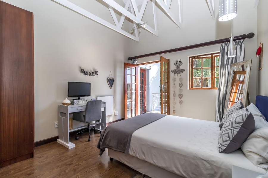 4 Bedroom Property for Sale in Hurlingham Manor Gauteng