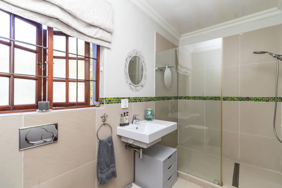 4 Bedroom Property for Sale in Hurlingham Manor Gauteng