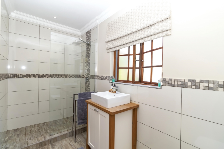 4 Bedroom Property for Sale in Hurlingham Manor Gauteng