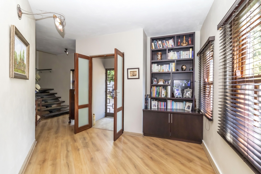4 Bedroom Property for Sale in Hurlingham Manor Gauteng