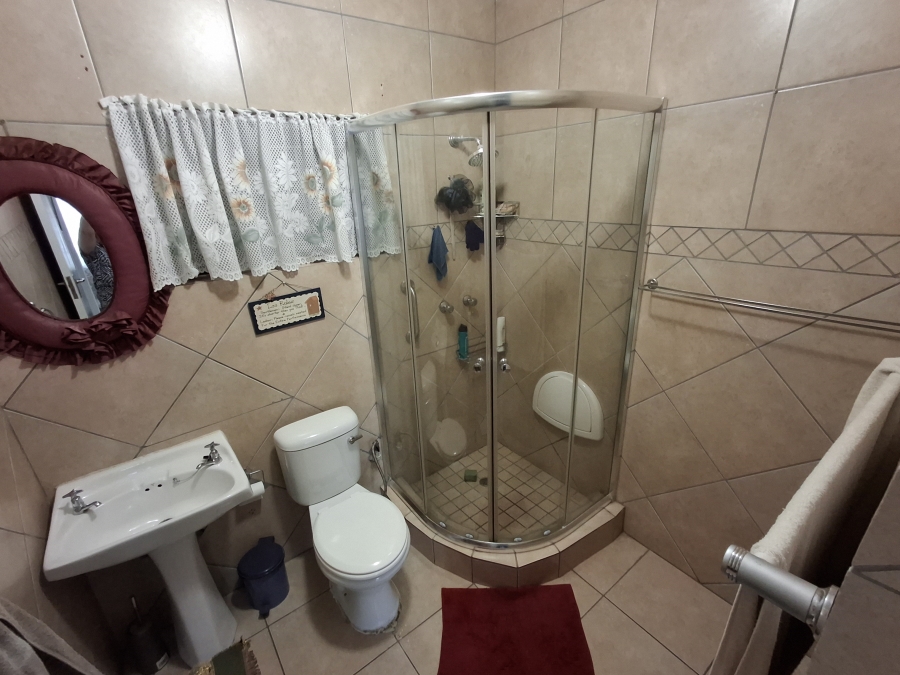 4 Bedroom Property for Sale in Dorandia Gauteng
