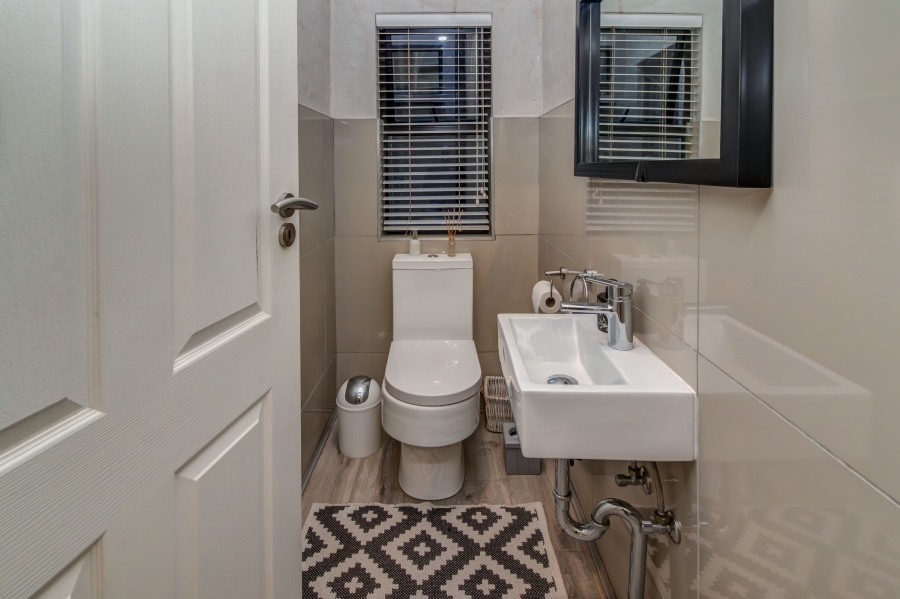 5 Bedroom Property for Sale in Chartwell Gauteng