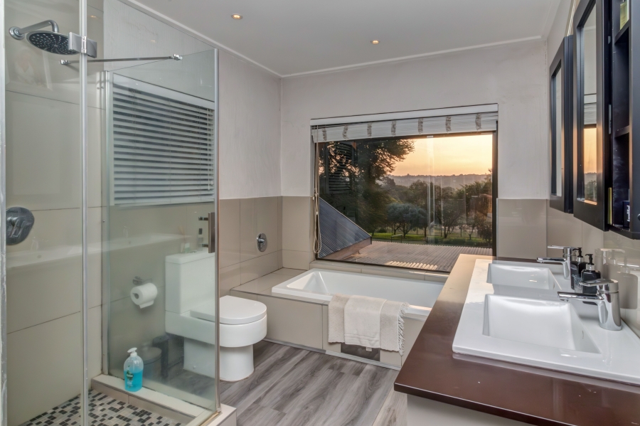 5 Bedroom Property for Sale in Chartwell Gauteng