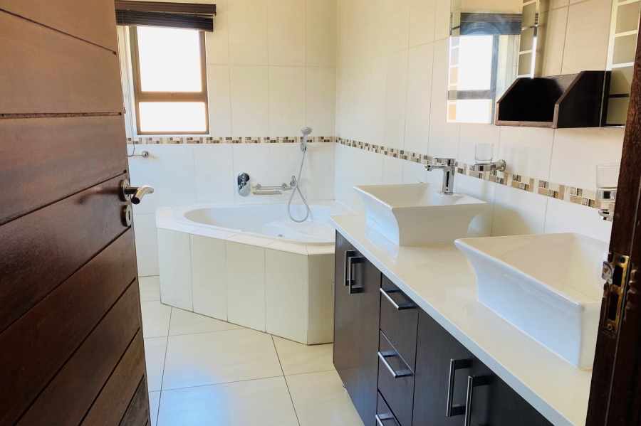 To Let 5 Bedroom Property for Rent in Equestria Gauteng