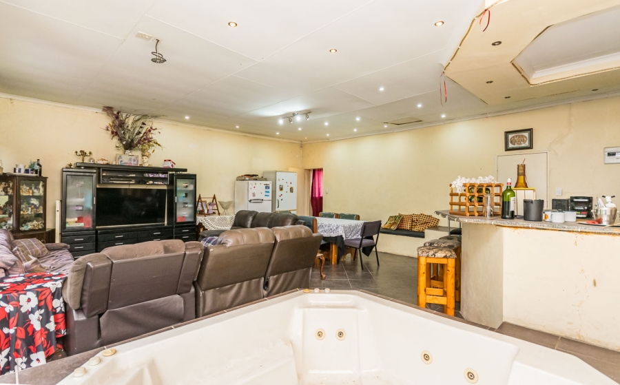 4 Bedroom Property for Sale in Lindhaven Gauteng