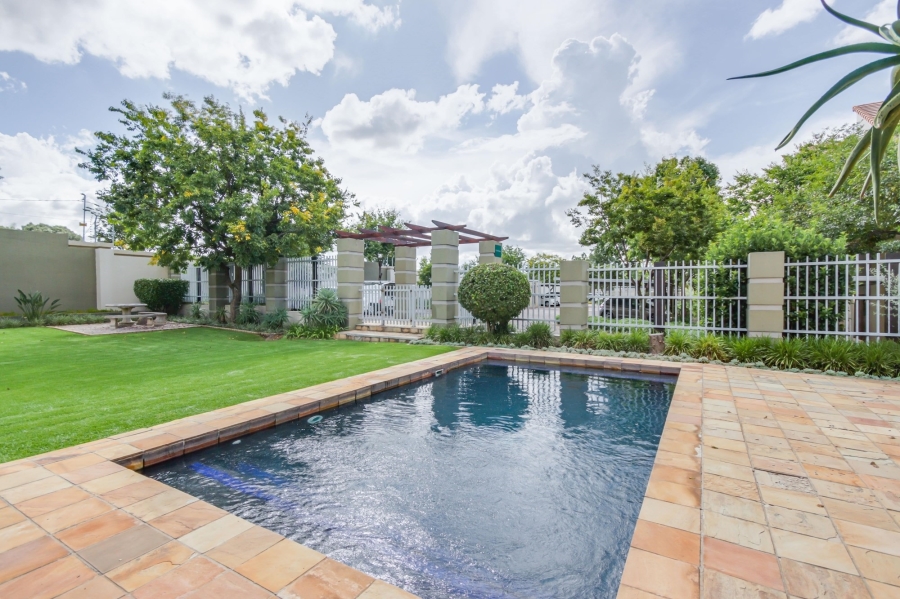 1 Bedroom Property for Sale in Broadacres Gauteng