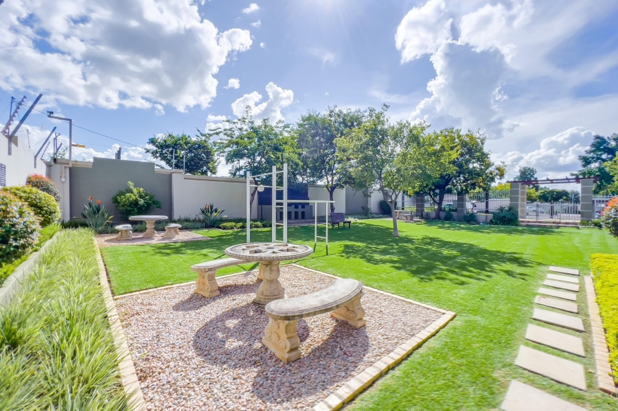1 Bedroom Property for Sale in Broadacres Gauteng