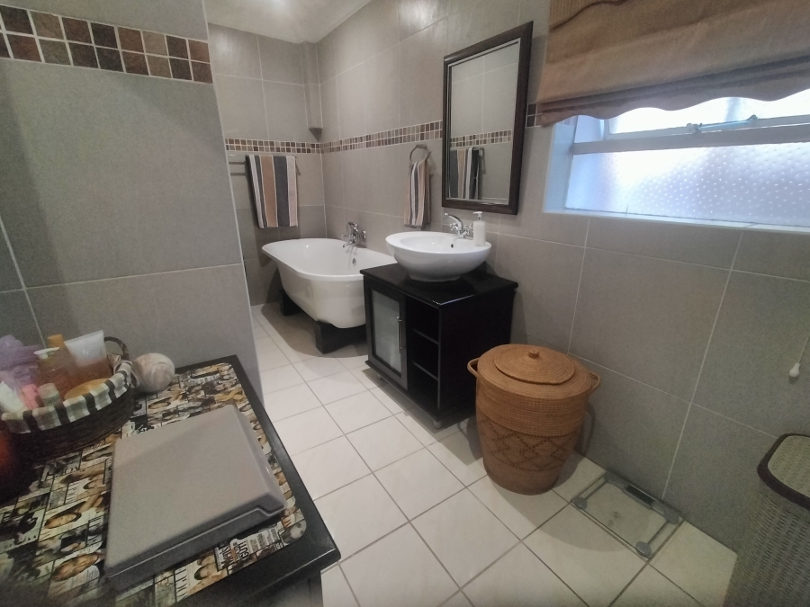 4 Bedroom Property for Sale in Pretoria North Gauteng