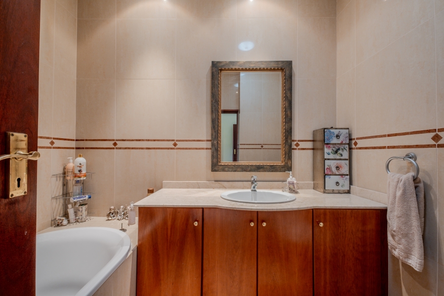 4 Bedroom Property for Sale in Waterkloof Gauteng